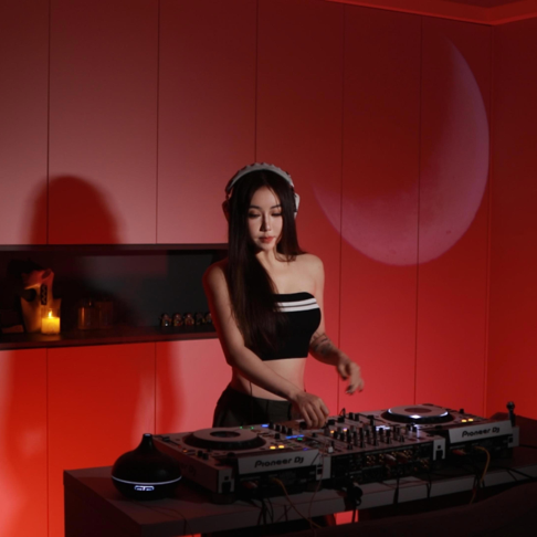 sarah world - Apple Music