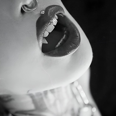 VAMP1R3 QUEEN - Single