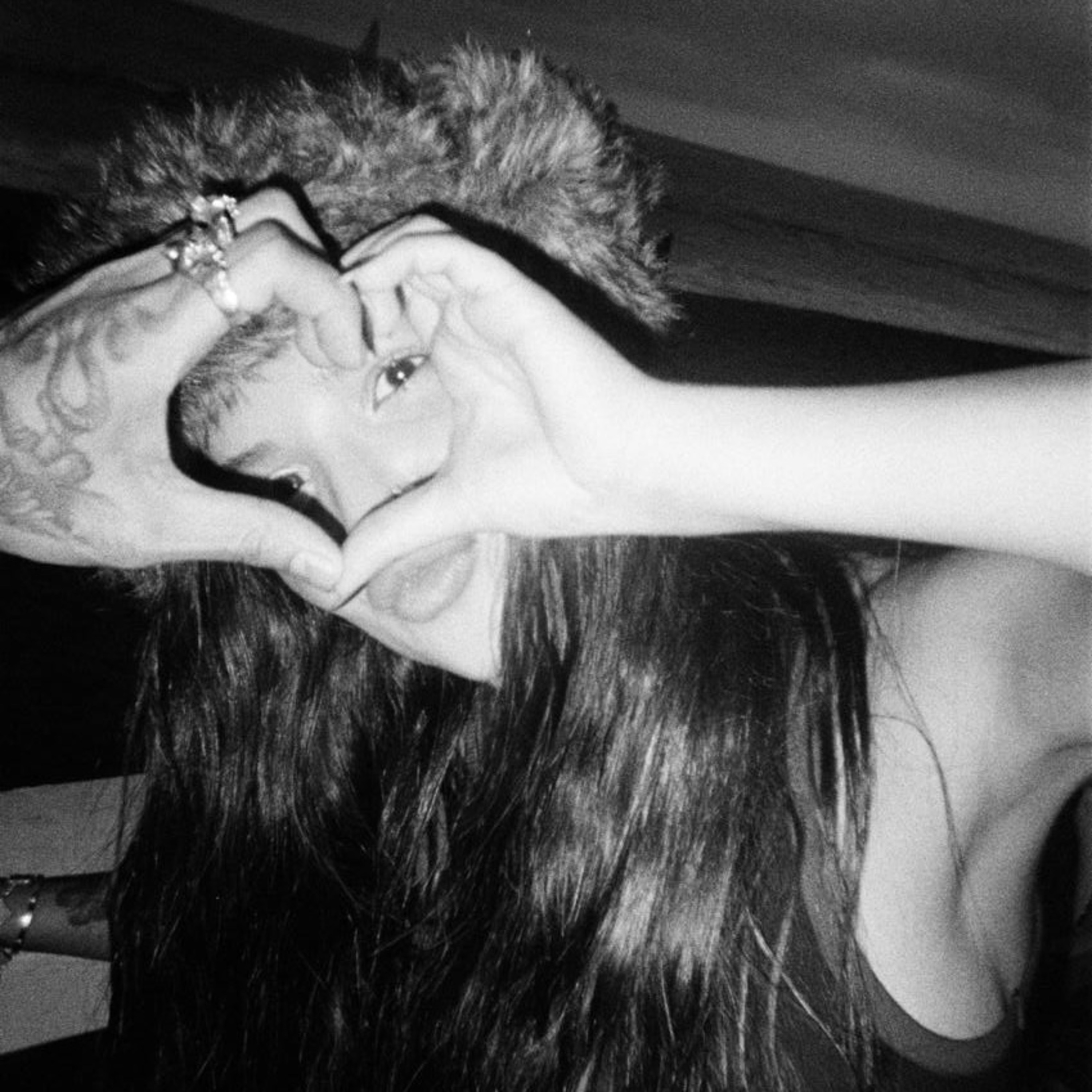 КРУЖИТ ГОЛОВУ - Single