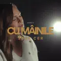 Cu mâinile spre cer