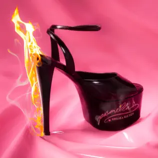 Emilia & Six Sex – pasarella 👠 – Single (2025)