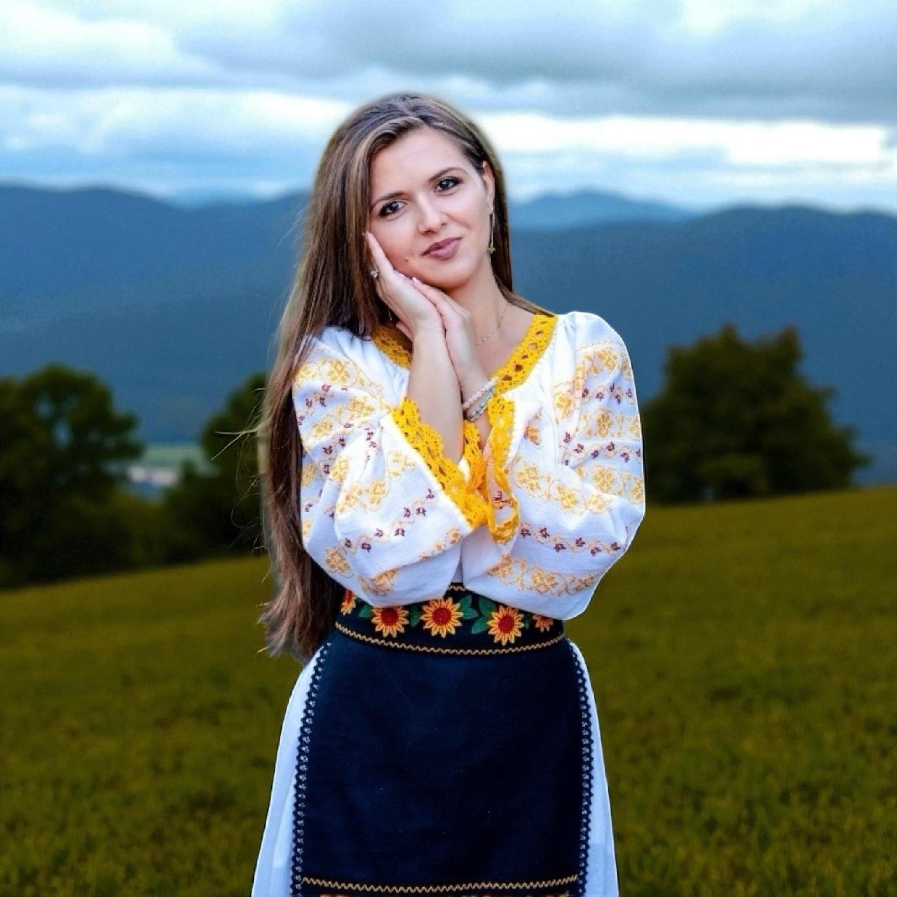 Alexandra Maria Dumitrescu - Topic - Nană, nană învarte-mă