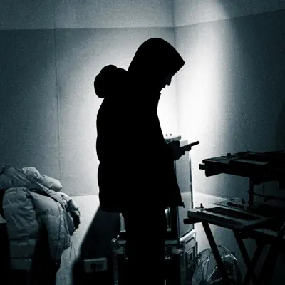 Poslechněte si Alone - Single od interpreta Darkify