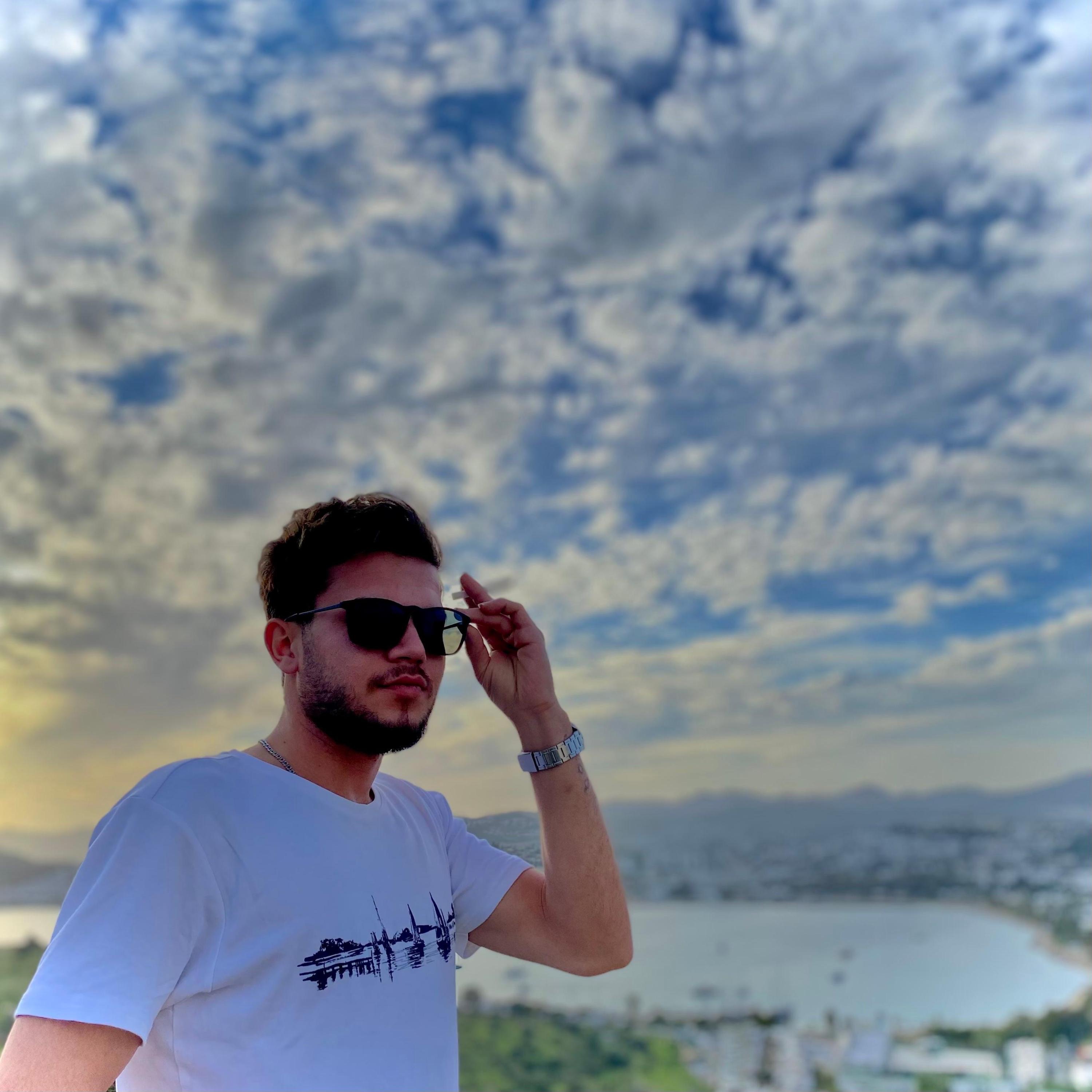 Bir Hikaye Anlattım Sana - Single