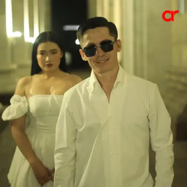 Трусики жоқ шұлықтағы әйелдердің фотосуреттері