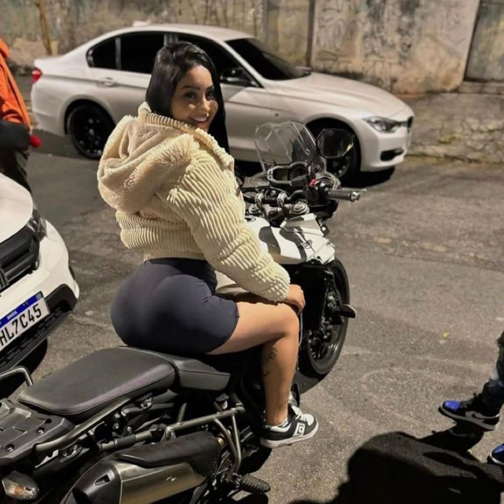Обложка альбома «DEIXA ELA MONTAR NA MINHA GARUPA x TAPA NA CARA DAS PUT4 - Single» — Wallace DJ