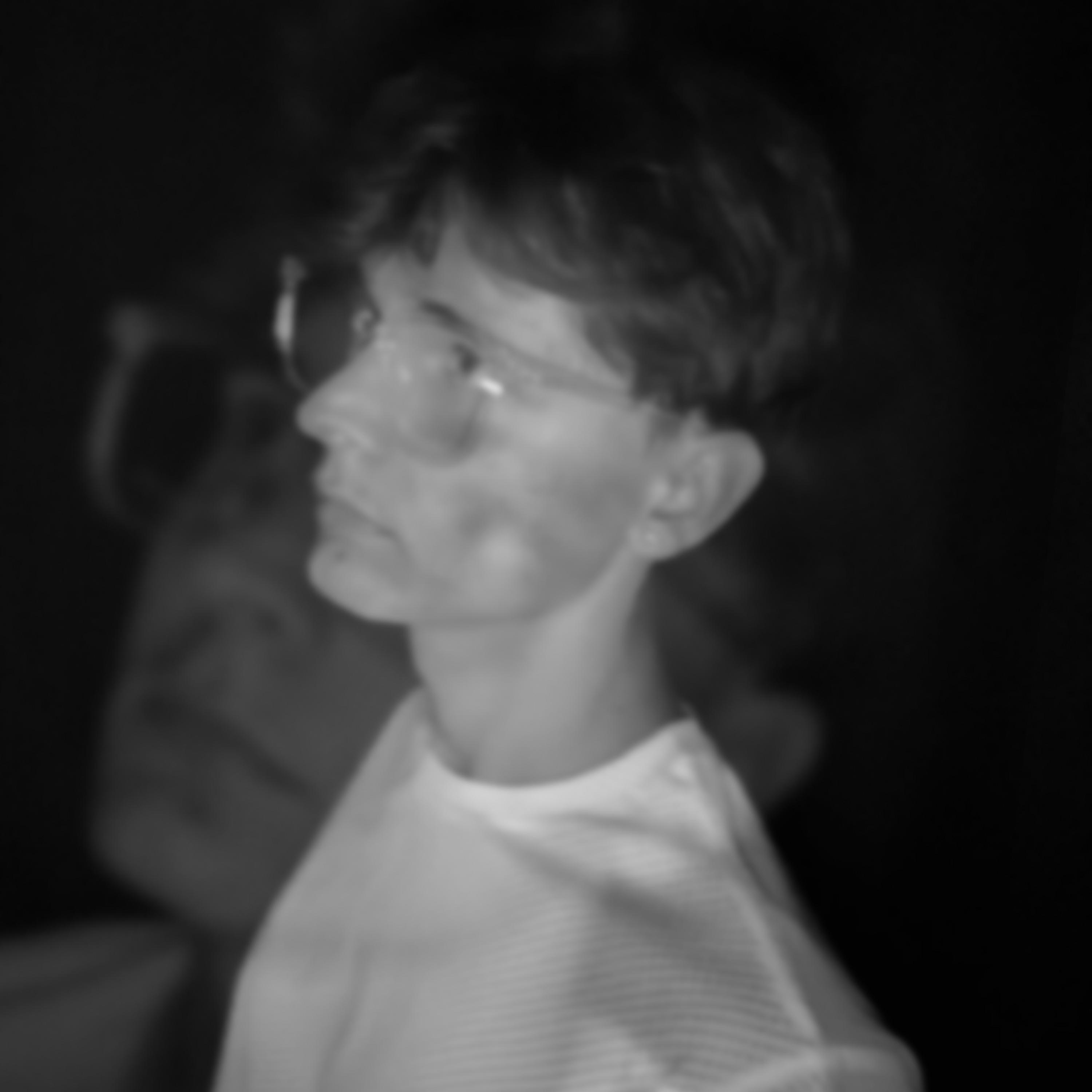 CHAOS (when trust falls apart deluxe)