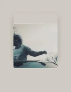 Hör dir LŸRE an, schau dir Musikvideos an, lies die Biografie, finde Tourdaten und mehr!