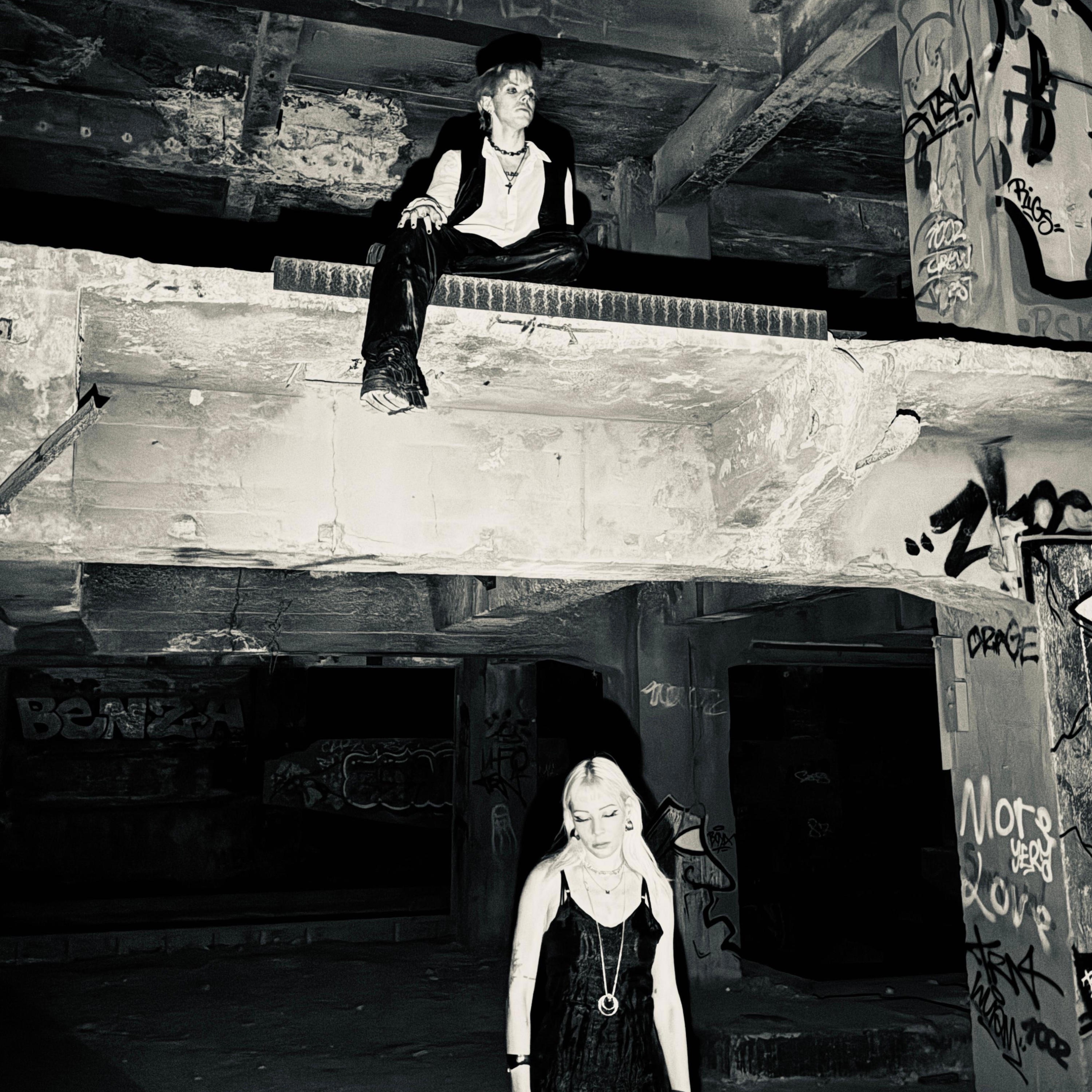 Frau in Schwarz - Single