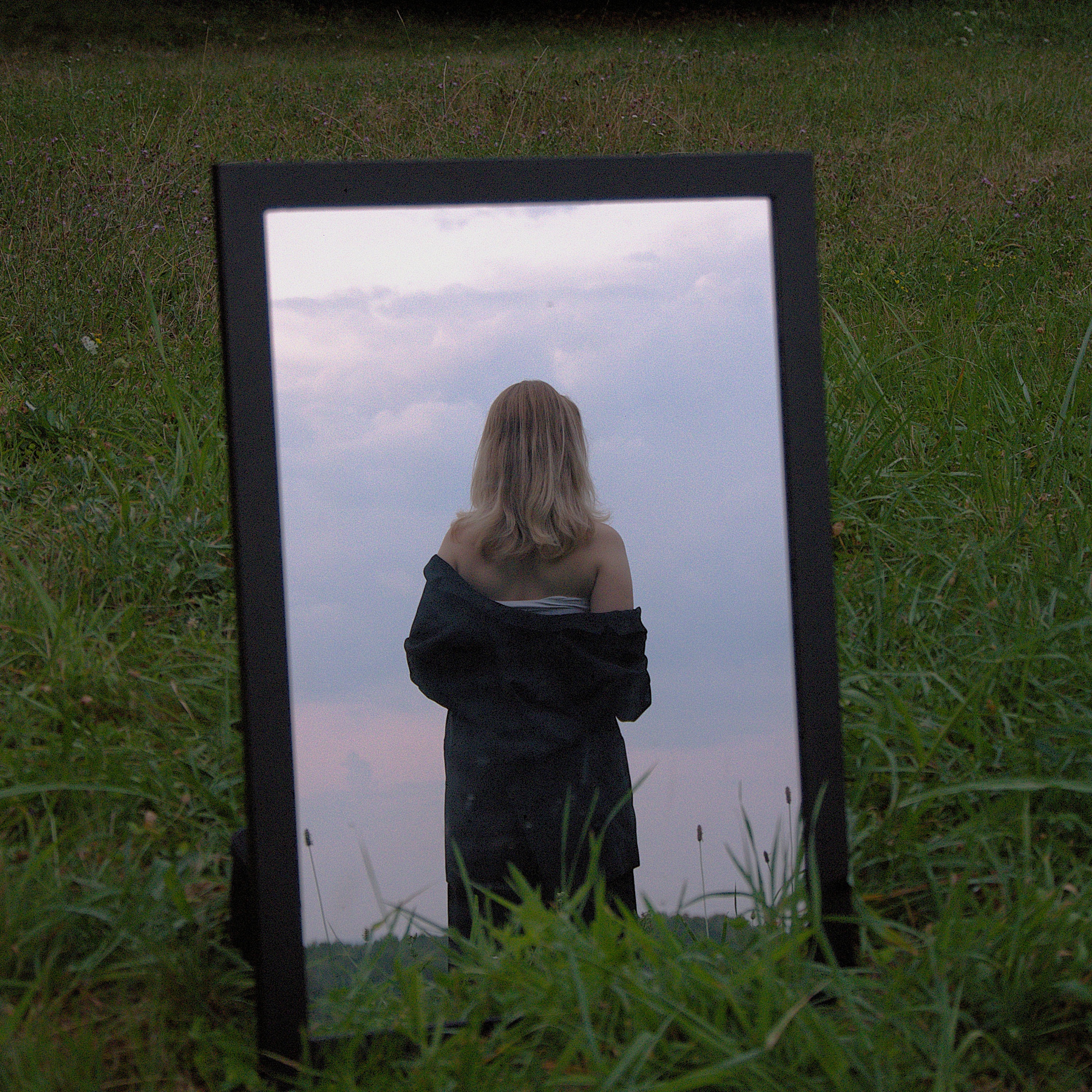 Nikoli več - Single