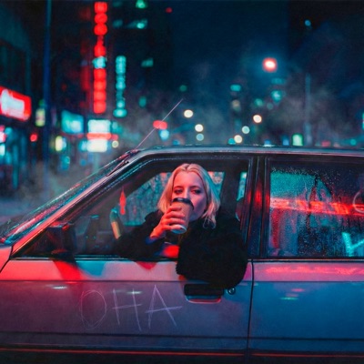 Она - Single