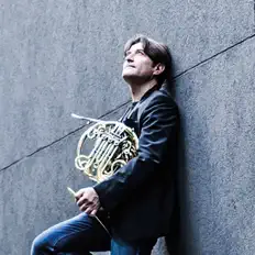 Ascolta Hervé Joulain, guarda video musicali, leggi la biografia, vedi le date del tour & altro!