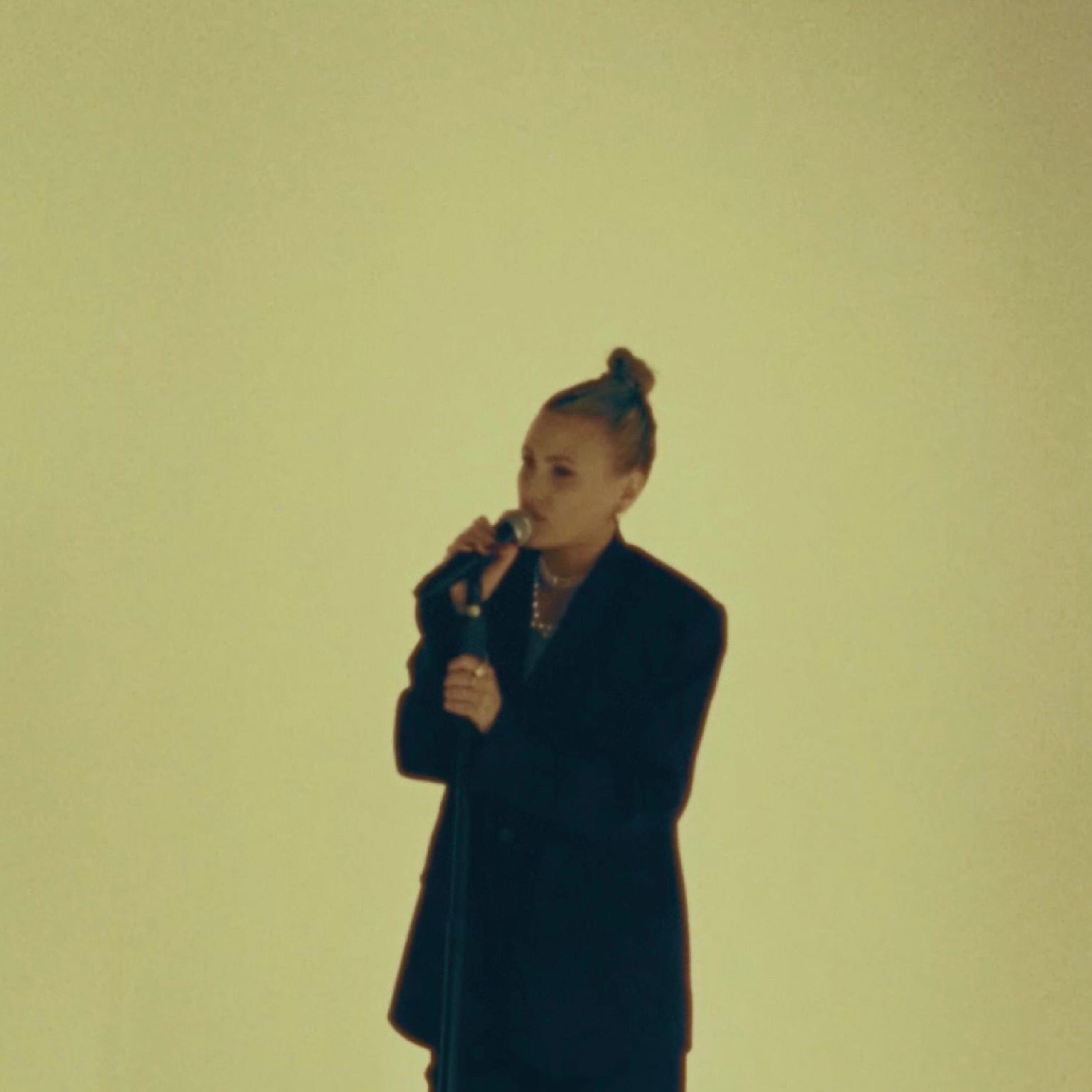 Sonce sije. - Single