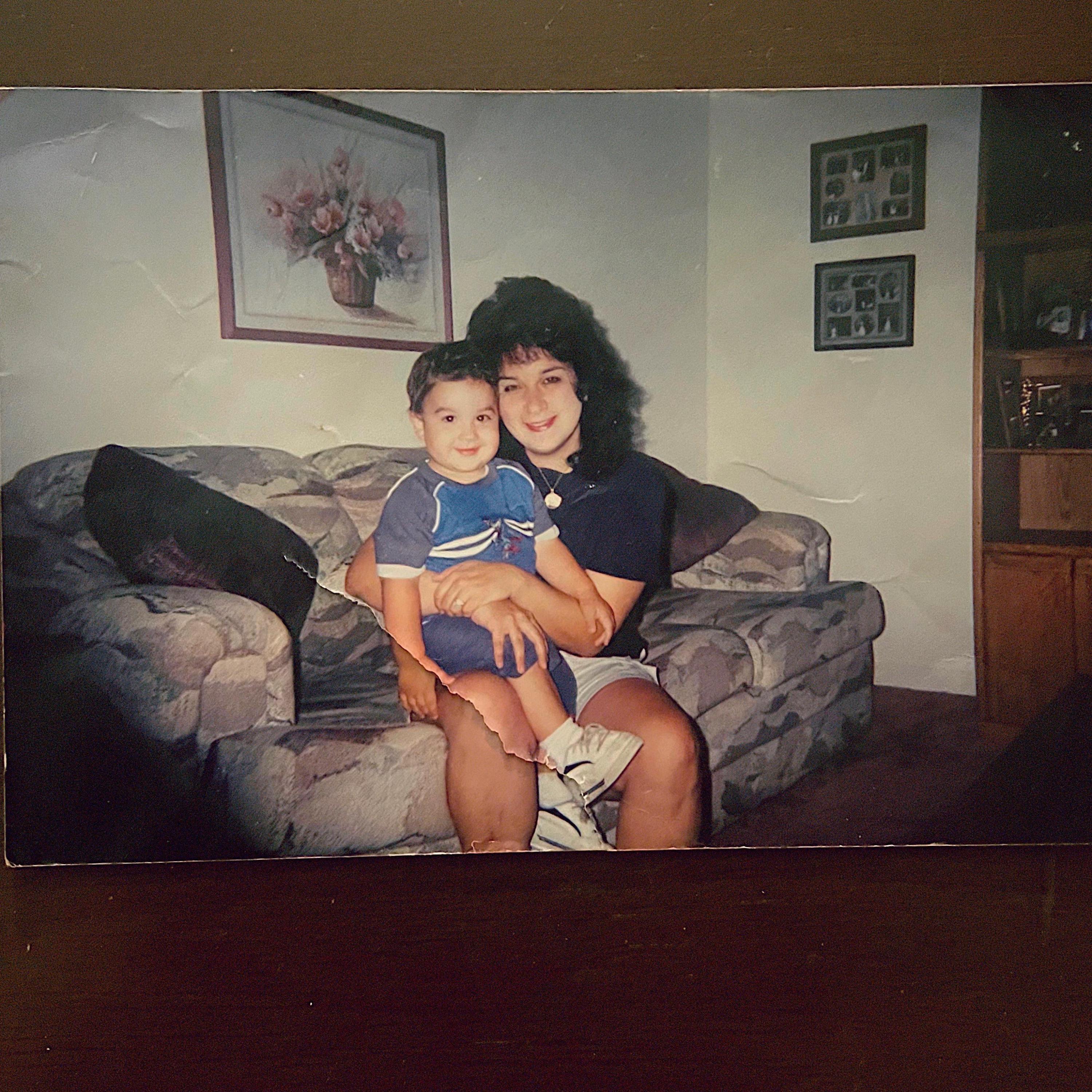 MOMMA'S BOY - Single