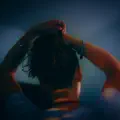E TI LEGHI I CAPELLI