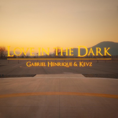 Love in the dark (feat. Gabriel Henrique) [Spanish Version] - Single