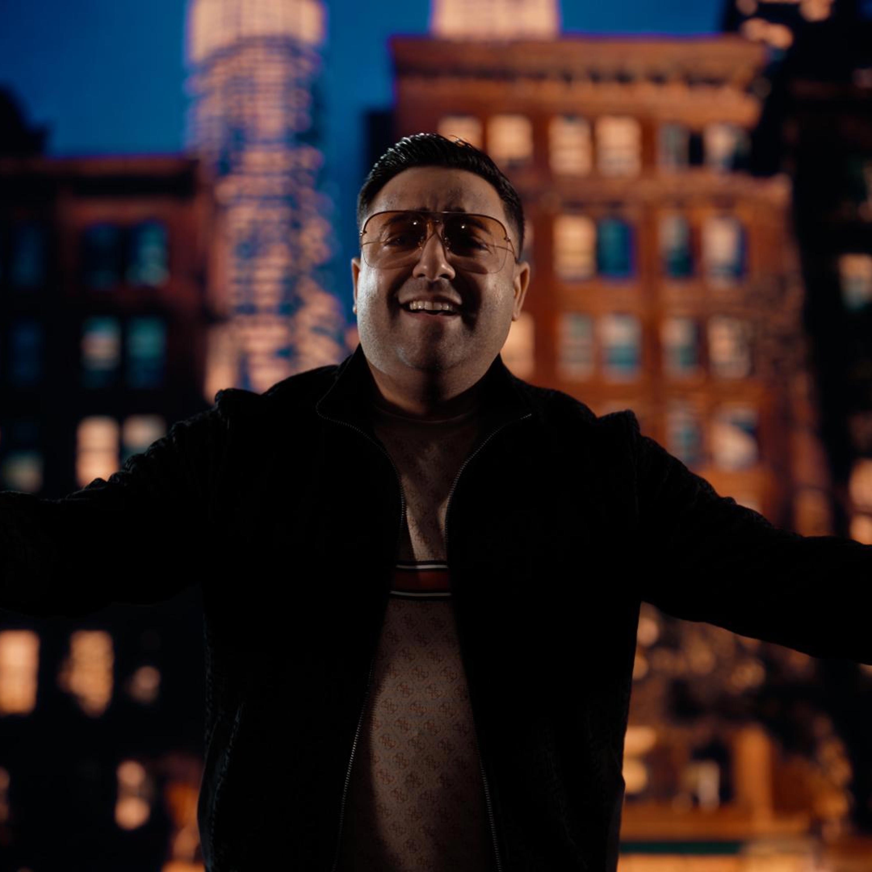 OMUL MOMENTULUI - Single