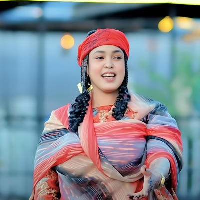 Syl - Dhaanto Cusub Waan Ku saadaaliyaa (feat. Idil Ayruush)