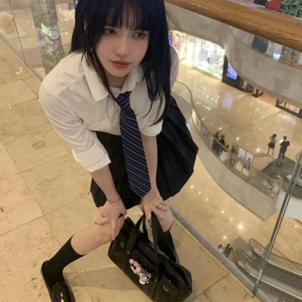 bad girl (feat. IH8YXrden)