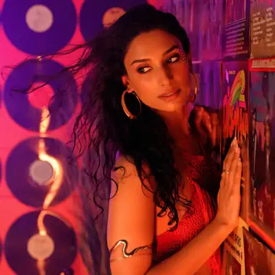 Ouve CONTROL - Single de LYLA KAAY