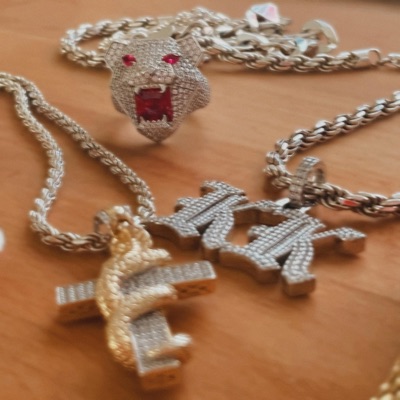 CHASE THE MONEY (feat. Grafezzy)