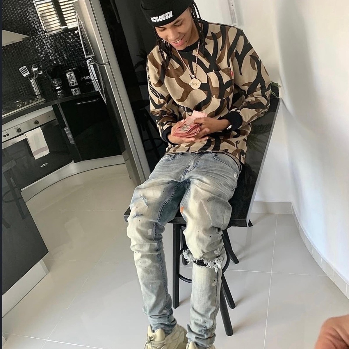 UNA MALA cover art