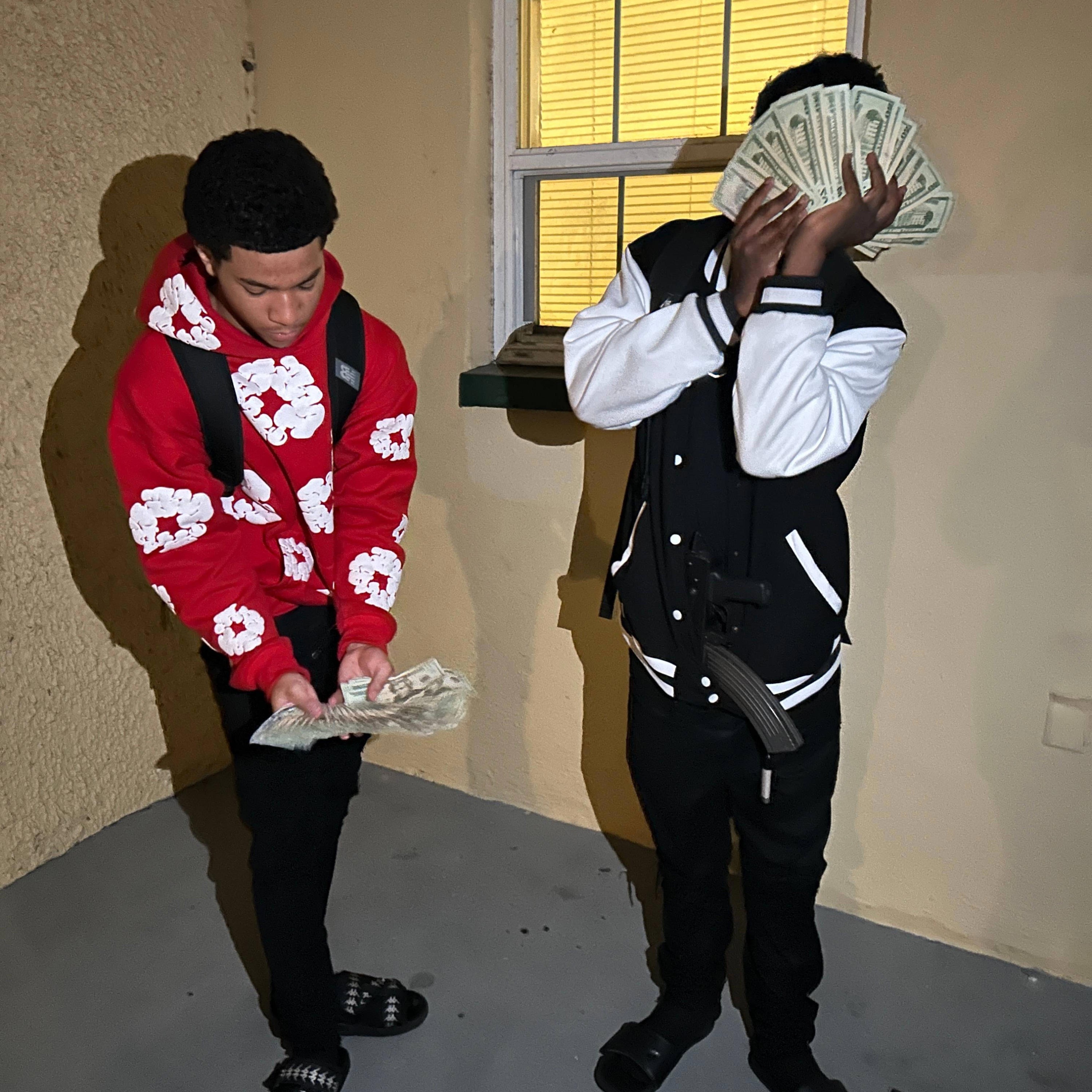 Glocks&chops (feat. Grindhard1322) - Lildezz22: Song Lyrics, Music