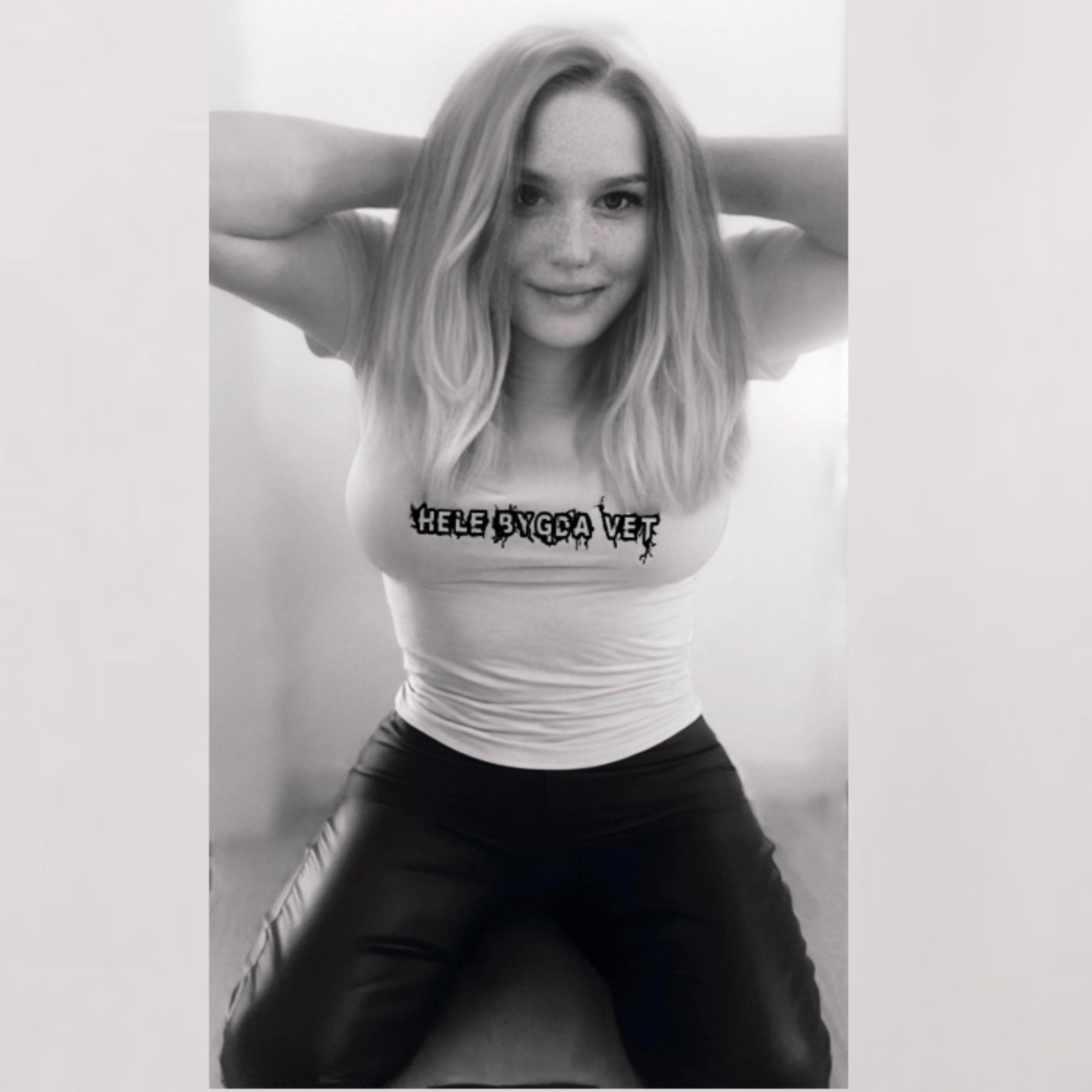 Hele bygda vet - Single