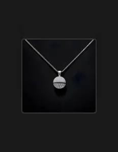 Theo!を聴いたり、ミュージックビデオを鑑賞したり、経歴やツアー日程などを確認したりしましょう！