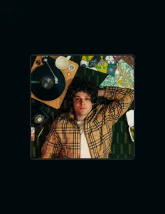 RESIDENT을(를) 듣고, 뮤직 비디오를 보고, 약력을 읽고, 투어 일정 등을 확인하세요!