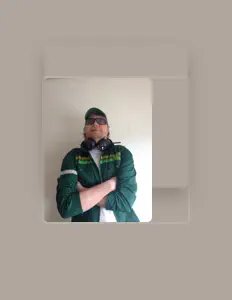 DJ Traktorを聴いたり、ミュージックビデオを鑑賞したり、経歴やツアー日程などを確認したりしましょう！