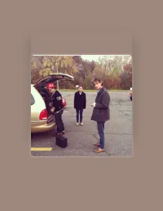 Ακούστε περιεχόμενο από Two Humans, παρακολουθήστε μουσικά βίντεο, διαβάστε το βιογραφικό, δείτε ημερομηνίες περιοδείας, και πολλά ακόμη!