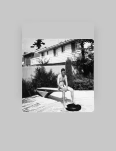 Dengarkan 500 Feelings, tonton video musik, baca bio, lihat tanggal tur & lainnya!