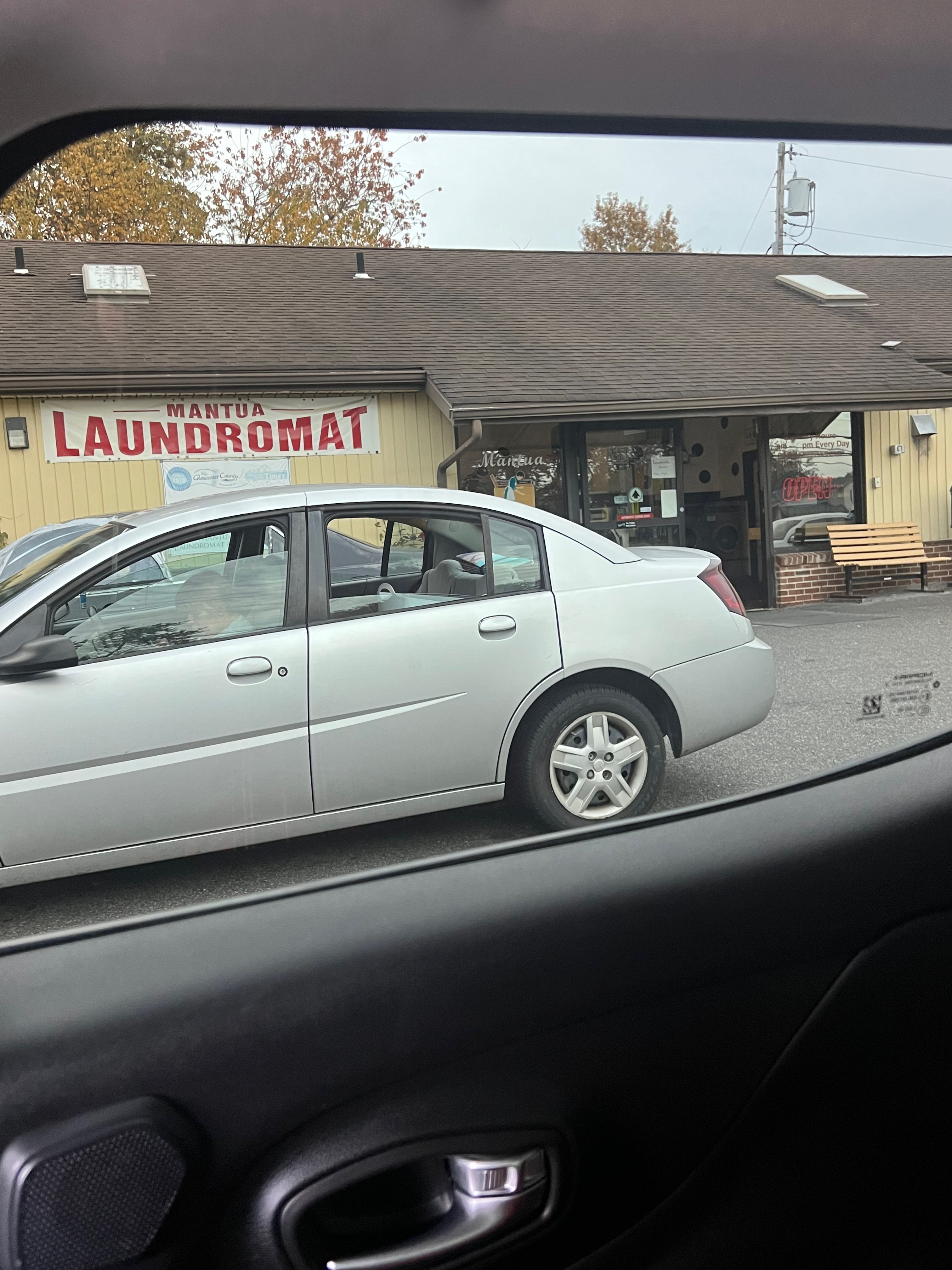 Mantua Coin Op Laundromat & Dry Cleaning