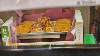 Golden Gate Bakery Photos