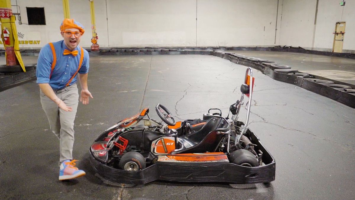 ‎Super Fast Go Karts - Engines and Numbers with Blippi - Blippi Visits ...