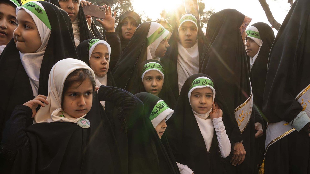 ‎Iran: The Mullah and Young Women - ARTE Reportage (Series 2025 ...