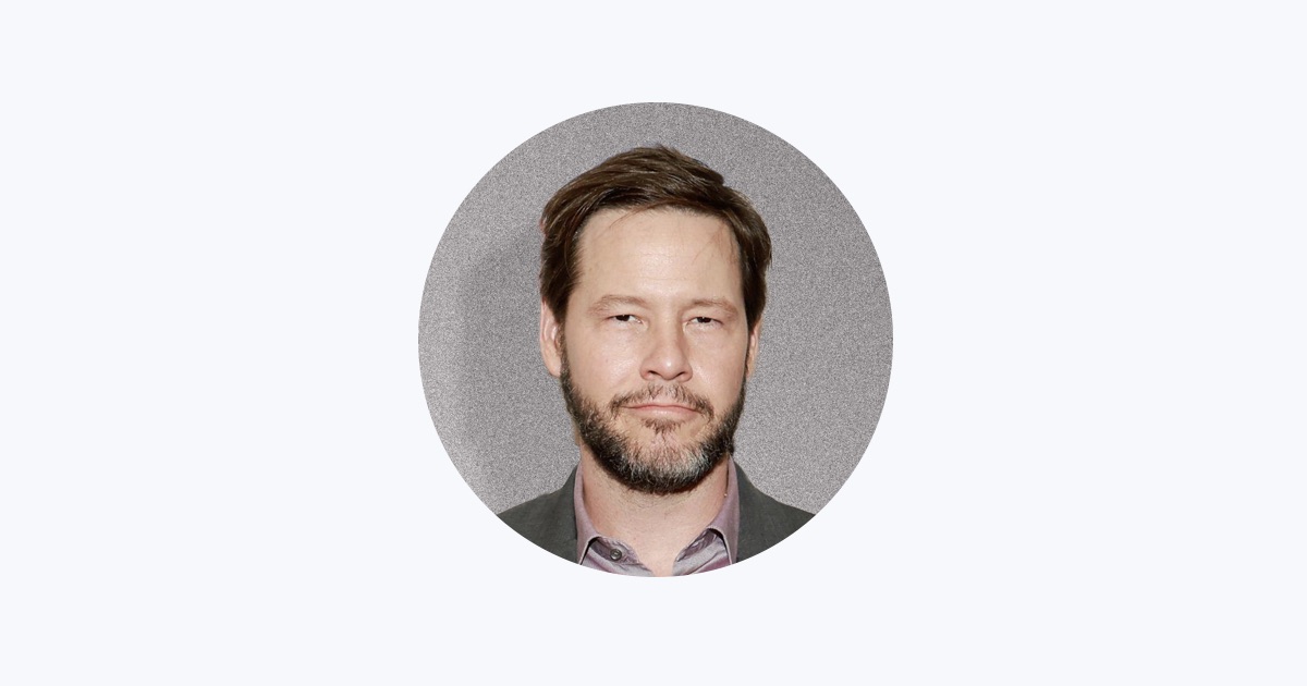 ‎Ike Barinholtz - Movies, TV Shows, and Podcasts - Apple Snapshot