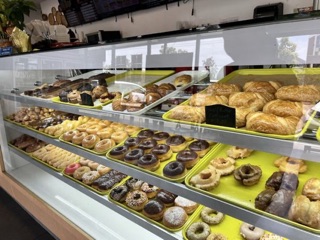 Dey’s Doughnuts & Croissants