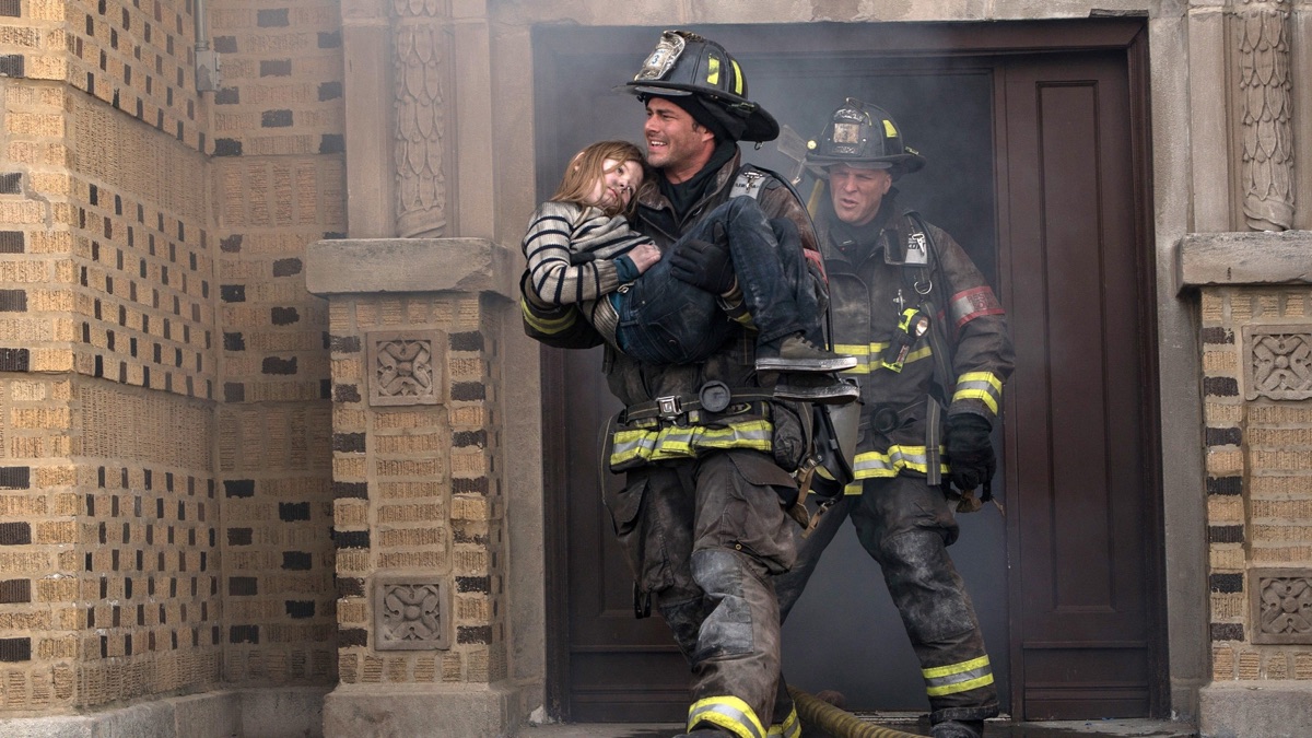 ‎Red Rag the Bull - Chicago Fire (Series 3, Episode 16) - Apple TV (BH)