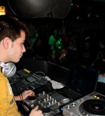 DJ Kiros (Podcast) - www.poderato.com/aquiros cover