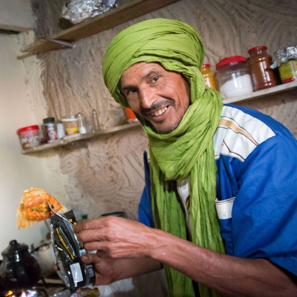 Interview mit dem Nomaden Mohammed im Café Tembain in der Sahara in Tunesien (Teil 1) photo