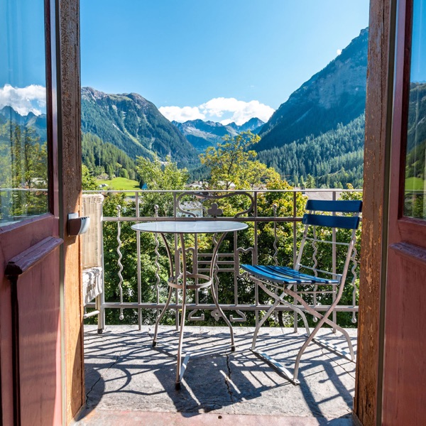 Reisepodcast aus Bergün Filisur in Graubünden, Schweiz photo