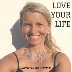 Love Your Life Show: Personal Growth, Mindset, + Habits for Busy Moms