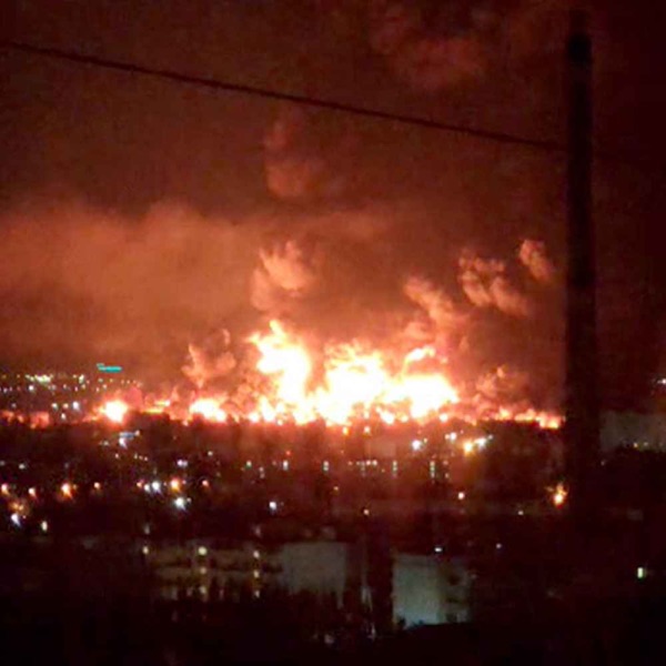 '5 tanks hit' in gigantic blaze at Russia's largest oil terminal in Crimea & US intel 'guided' Ukraine’s strikes on energy sites photo