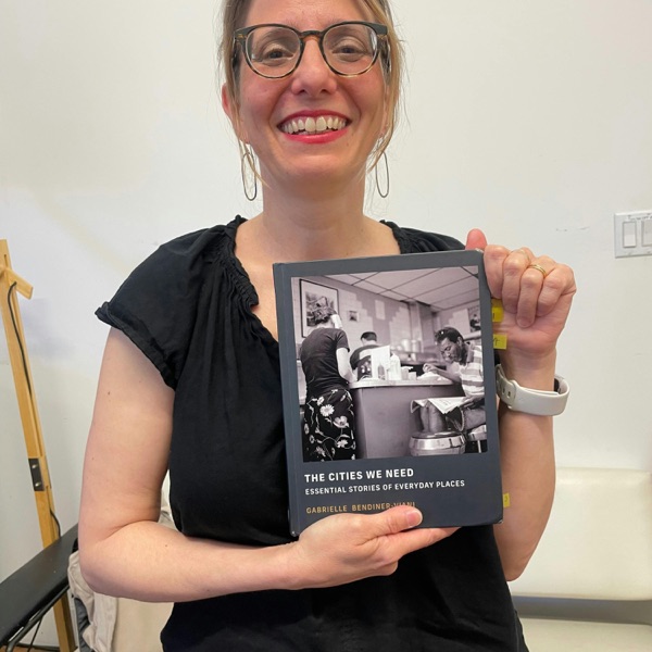 DLG1225 Gabrielle Bendiner-Viani probably gets to know her neighbors better than most people. photo