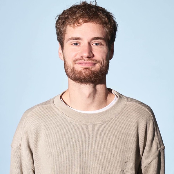 E9 - gæsteafsnit: Jonas Kjærsgaard, god hyggesnak samt uventet digtoplæsning :D - Johnnys podcast