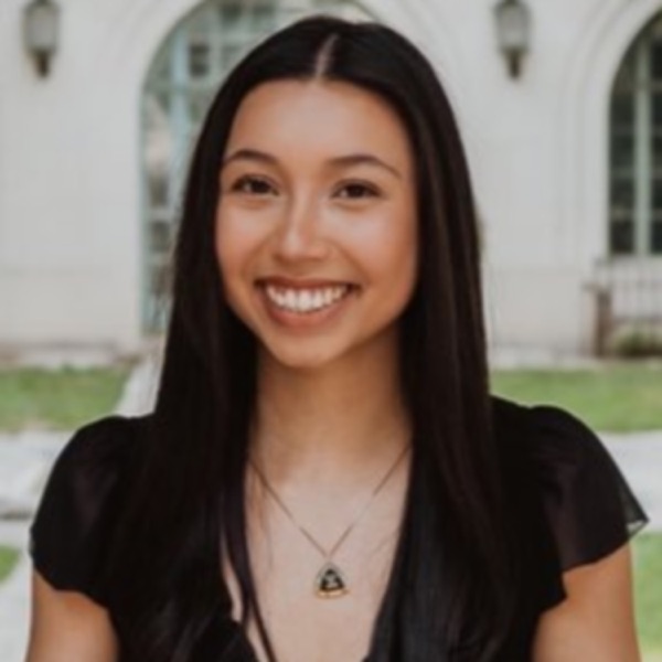 Episode #79 - Bella Rose Mortel from beehiiv on how Email Newsletters are a Growth Hack photo