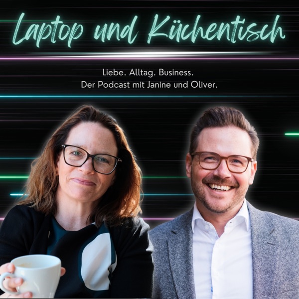Laptop und Küchentisch