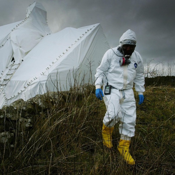 How AI is supercharging bioweapons photo